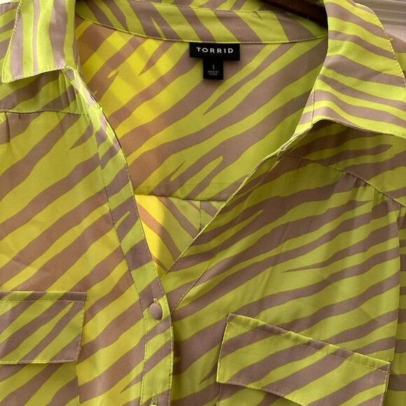 Torrid Neon Zebra Print Georgette Button Down Pullover Blouse Size 1X VGUC - Picture 4 of 7